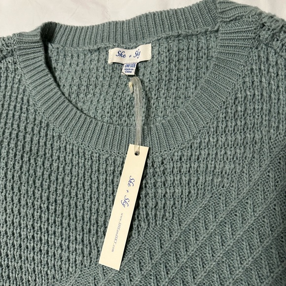 NWT Vici side zip sweater - Picture 3 of 5